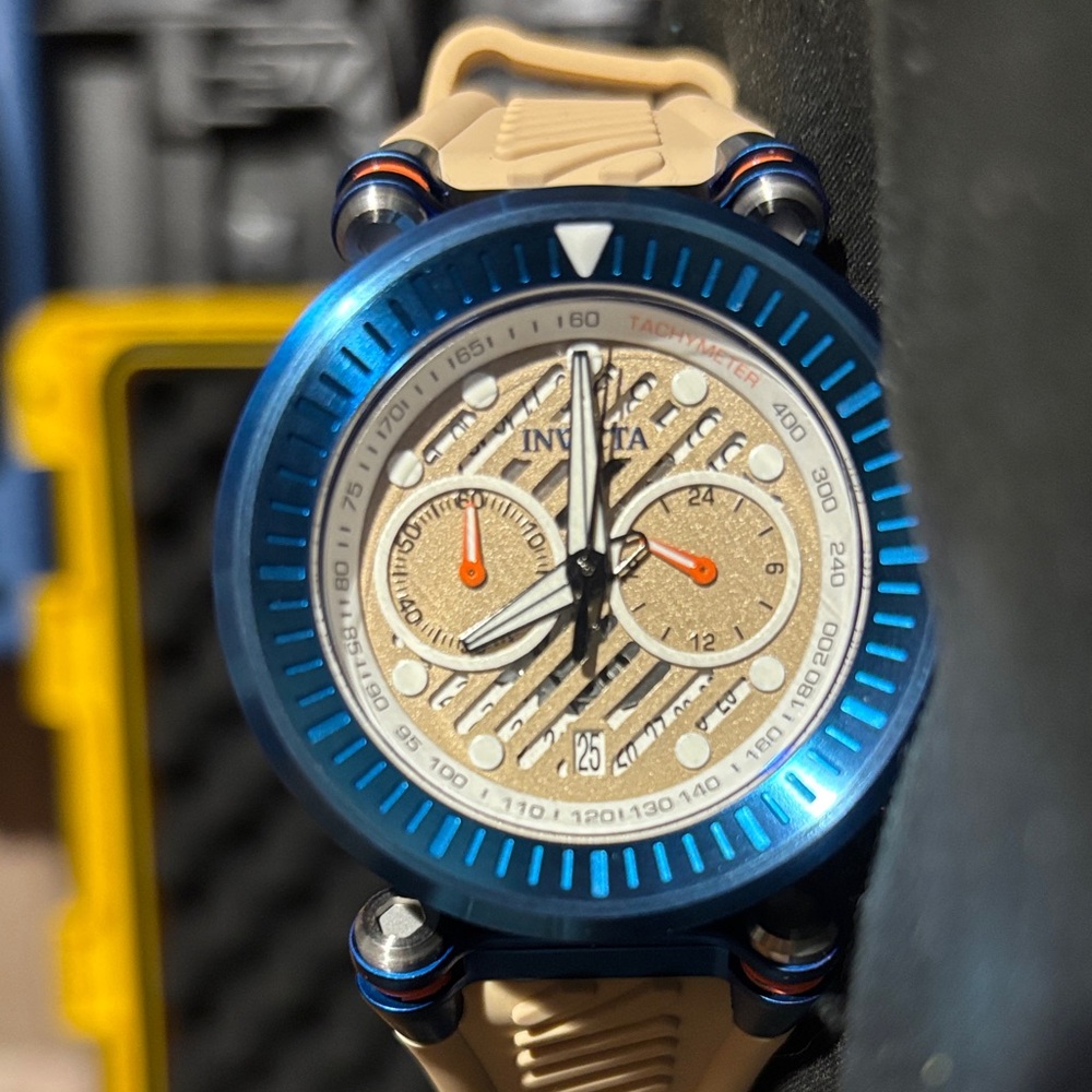 Invicta Speedway 34805 – 47 mm Quartz Chronograph with Khaki Dial